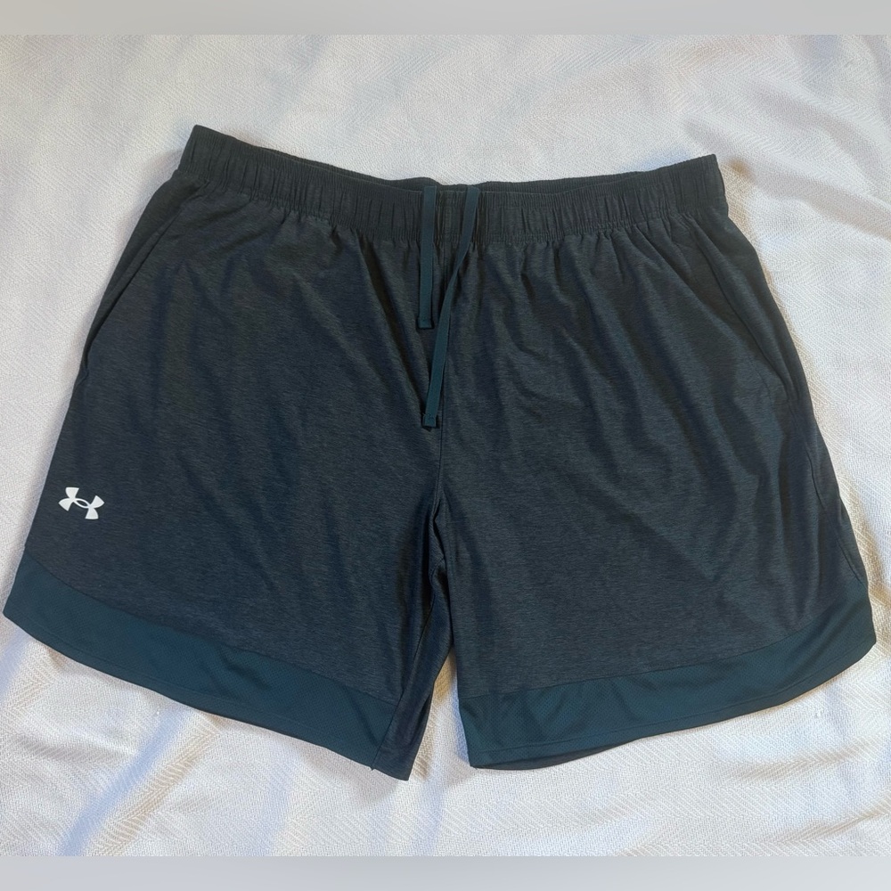 Men’s Under Armour Green Performance Shorts
Size - 3XL